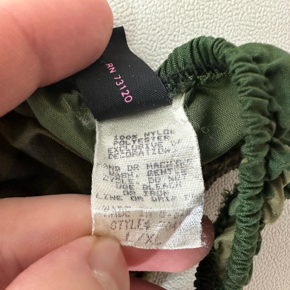 Frederick’s of Hollywood Camo Zipper Pouch Thong Underwear - Picture 8 of 8